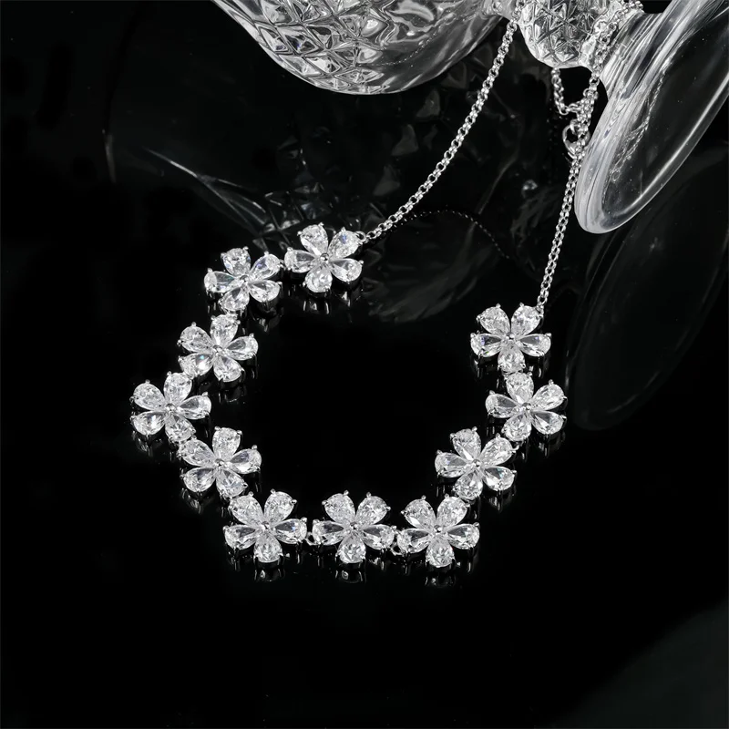 Waterproof Jewelry S925 Sterling Silver 5A Zircon Necklace Light Luxury Wedding Dress Evening Dress Clavicle Chain
Waterproof Jewelry S925 Sterling Silver 5A Zircon Necklace Light Luxury Wedding Dress Evening Dress Clavicle Chain