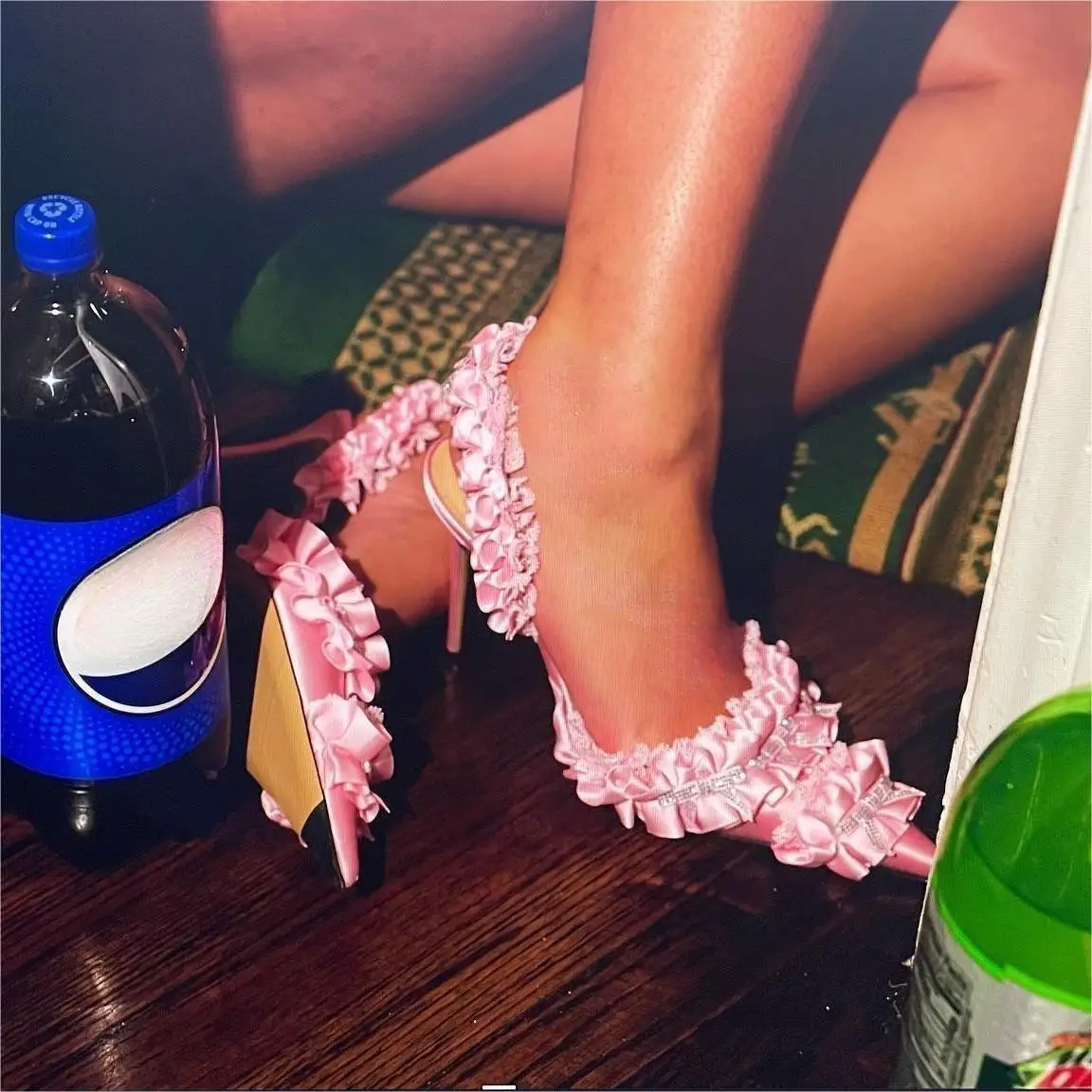 BUSY GIRL XL4535 Women Sandals Ladies Pumps Diamond Mini Bow Women High Heel Shoes 2023 Fashion Wavy Pink Satin botas de mujer
BUSY GIRL XL4535 Women Sandals Ladies Pumps Diamond Mini Bow Women High Heel Shoes 2023 Fashion Wavy Pink Satin botas de mujer