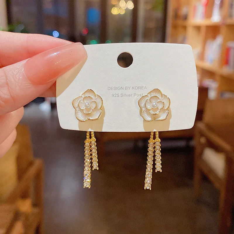S925 Silver Needle Korean New Rhinestone Tassel Flower Stud Earrings Jewelry For Women
S925 Silver Needle Korean New Rhinestone Tassel Flower Stud Earrings Jewelry For Women