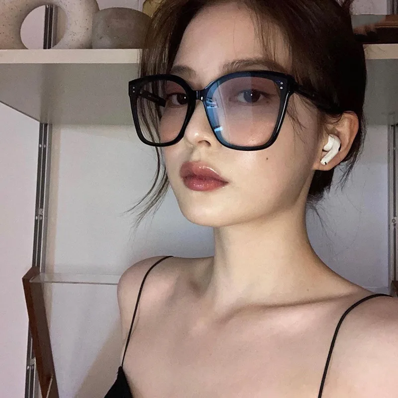 2021 New Style Women's Sunglasses Fashion Trend Street Glasses Men's driving decoration Sunglasses, 4 colors
2021 New Style Women's Sunglasses Fashion Trend Street Glasses Men's driving decoration Sunglasses, 4 colors