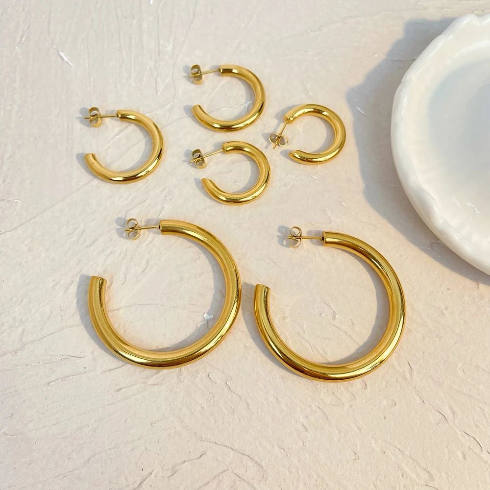 Minimalist High Quality jewelry 18k Gold Plated Stainless Steel Geometric Circle Hoop Earring Hollow Round Stud Earrings
Minimalist High Quality jewelry 18k Gold Plated Stainless Steel Geometric Circle Hoop Earring Hollow Round Stud Earrings