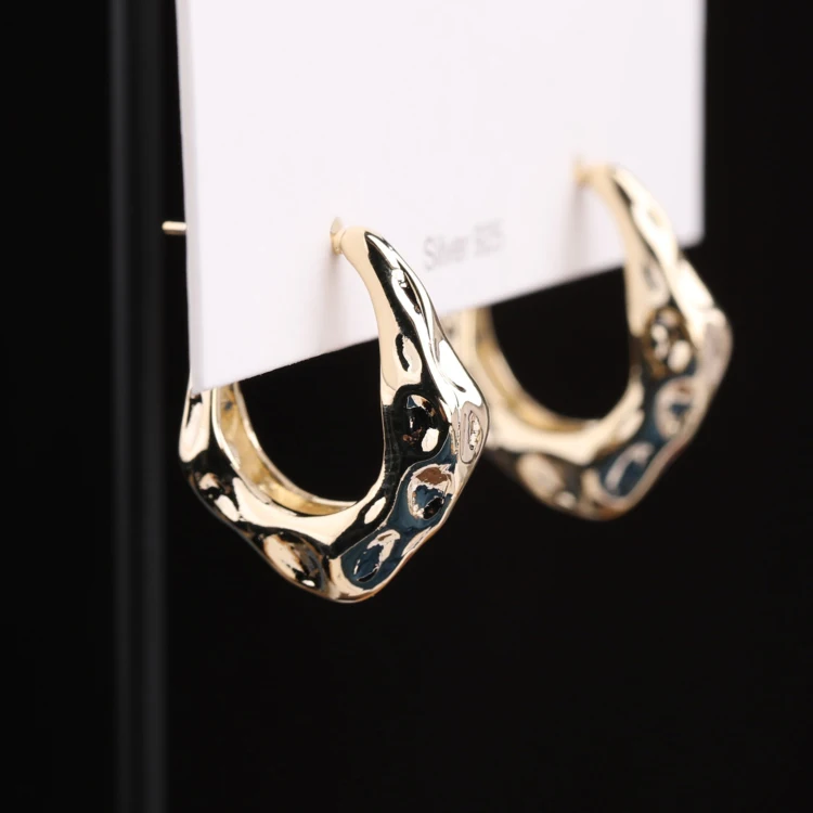 New Design Fashion Brass Earring Hot Sale Personality Hammer Plated Hoop Earrings Gold Charm Earrings Zircon Women's 6 Gram 
New Design Fashion Brass Earring Hot Sale Personality Hammer Plated Hoop Earrings Gold Charm Earrings Zircon Women's 6 Gram