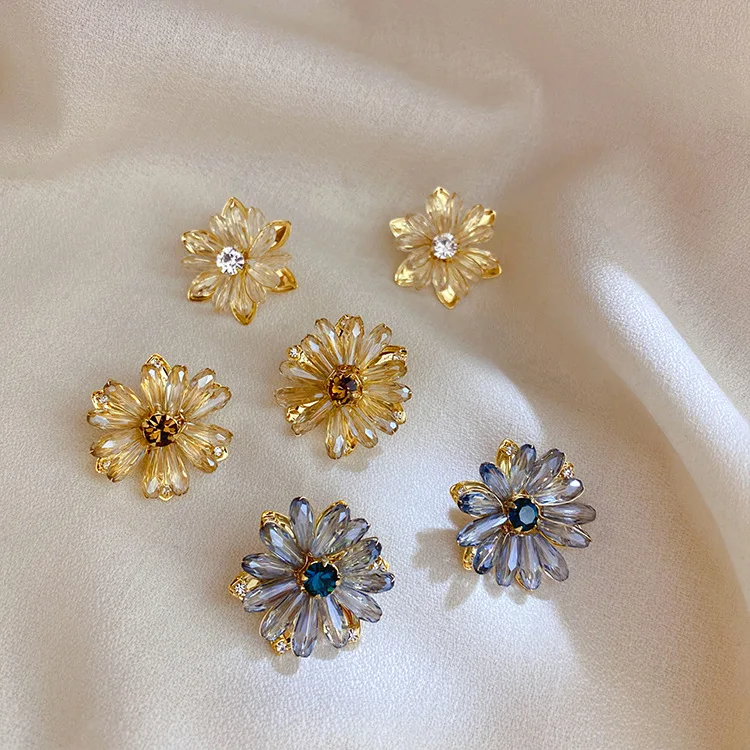 Vershal 18K Real Gold Plated Korean Style Flower Diamond Crystal Stud Earrings Women
Vershal 18K Real Gold Plated Korean Style Flower Diamond Crystal Stud Earrings Women