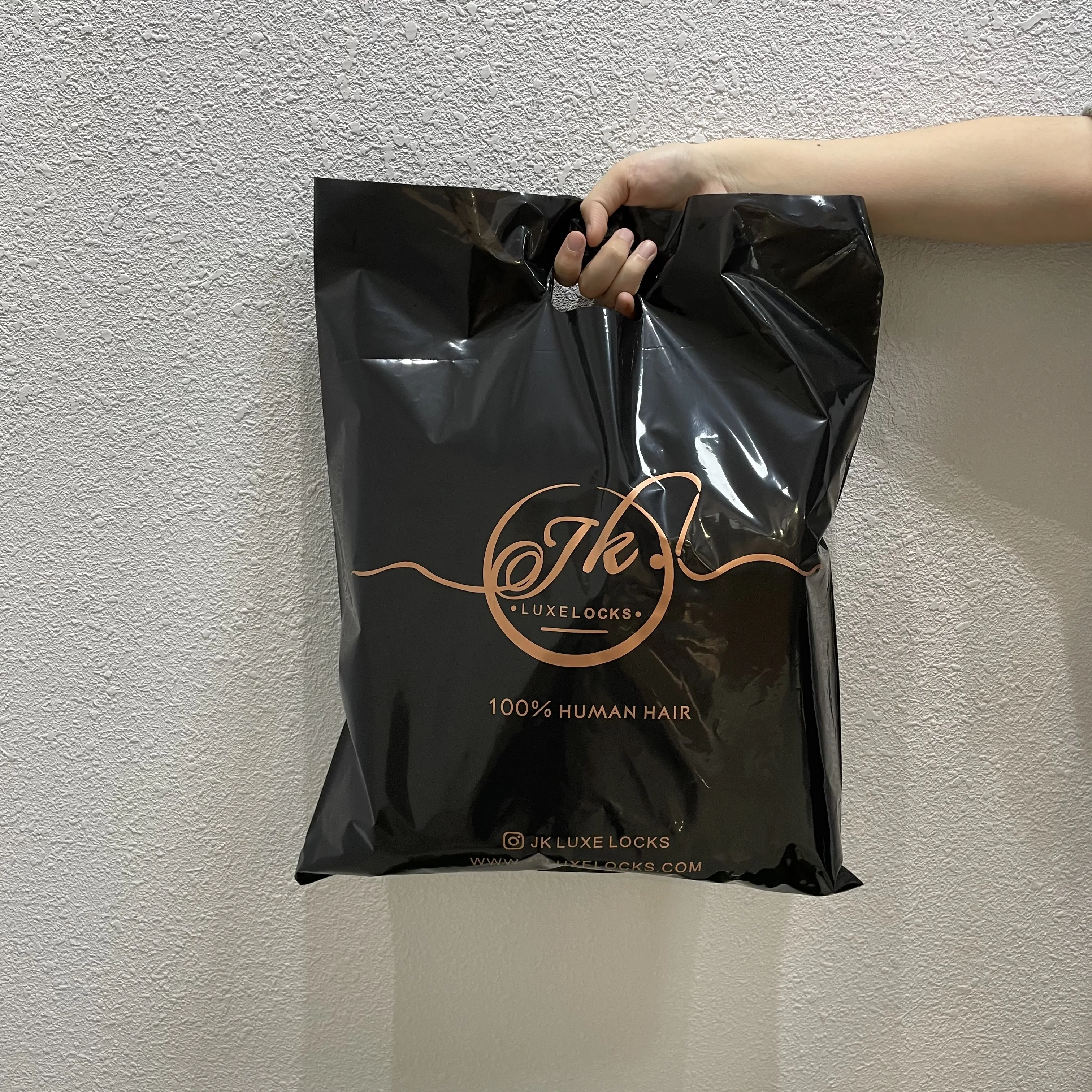 Custom Logo Printed black die cut shopping bags /carrier bags /merchandise bag for boutique
Custom Logo Printed black die cut shopping bags /carrier bags /merchandise bag for boutique