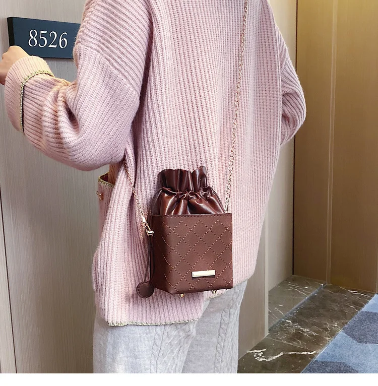 2021 New Arrival Women Hand Bags Newest Small Square Fashion Bucket Bag Chain Shoulder Bag
2021 New Arrival Women Hand Bags Newest Small Square Fashion Bucket Bag Chain Shoulder Bag