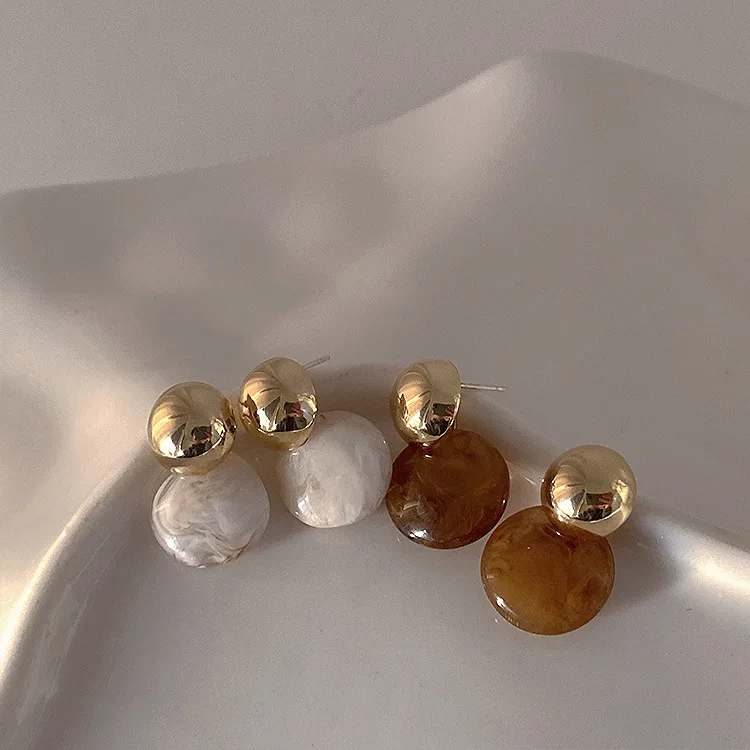 Vershal A997 French Retro 18k Gold Plated High Quality Resin Round Dangle Stud Earrings For Women
Vershal A997 French Retro 18k Gold Plated High Quality Resin Round Dangle Stud Earrings For Women