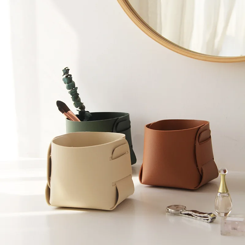 In stock wholesale leather makeup brush storage cylinder office desktop pen holder home living room tea table clutter storage
In stock wholesale leather makeup brush storage cylinder office desktop pen holder home living room tea table clutter storage
