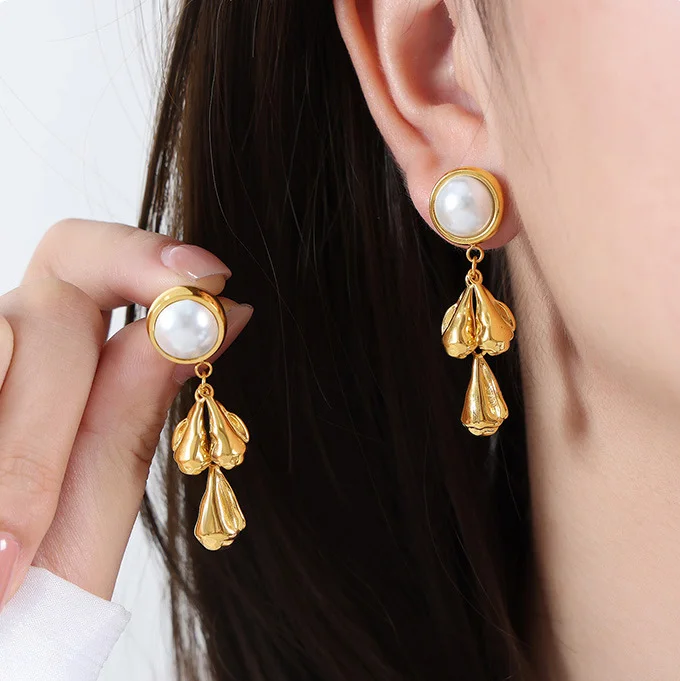 Elegant Fashion Jewelry 18k Gold Plated Stainless Steel Round Pearl Drop Tassel Earrings For Women
Elegant Fashion Jewelry 18k Gold Plated Stainless Steel Round Pearl Drop Tassel Earrings For Women