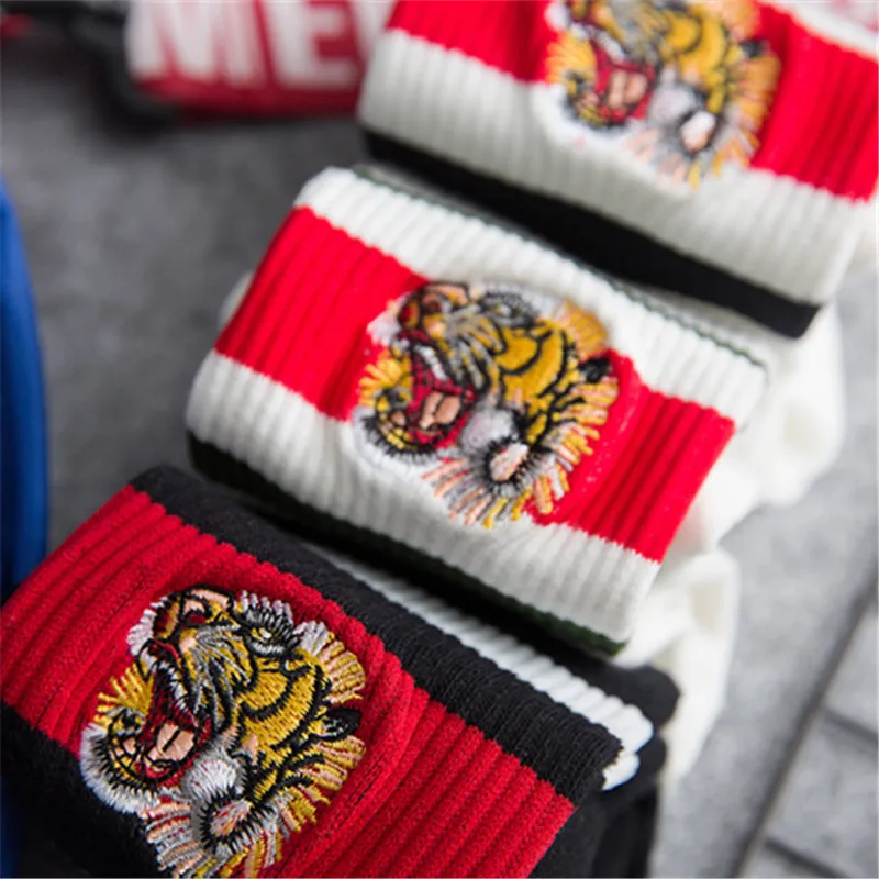 Brand Logo custom Design New Cotton embroidery socks custom, As photo/can be customized
Brand Logo custom Design New Cotton embroidery socks custom, As photo/can be customized