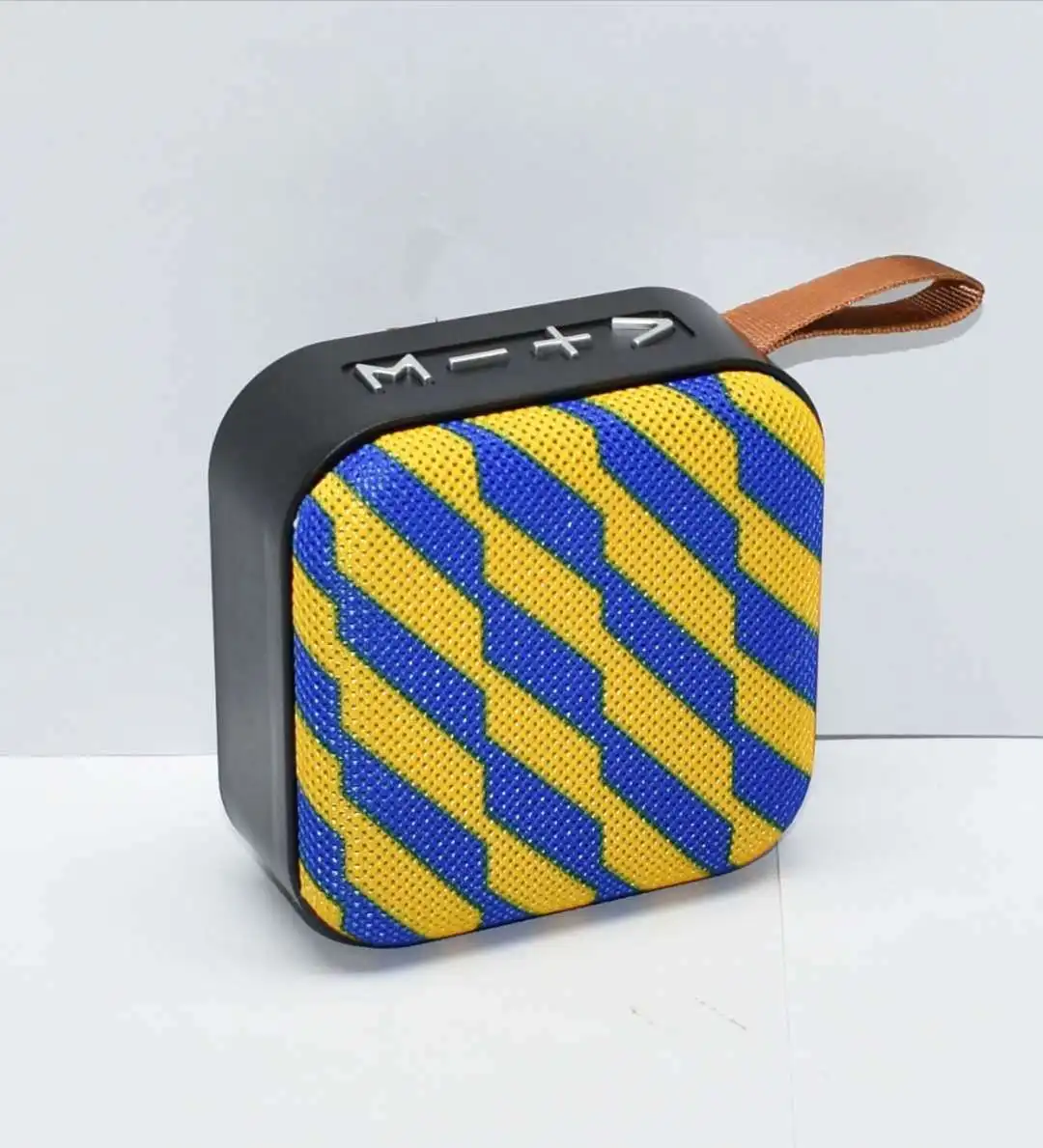 T5 Cloth Wireless Speaker with FM Radio and TF Card Play Portable Mini Bt Speaker 
T5 Cloth Wireless Speaker with FM Radio and TF Card Play Portable Mini Bt Speaker