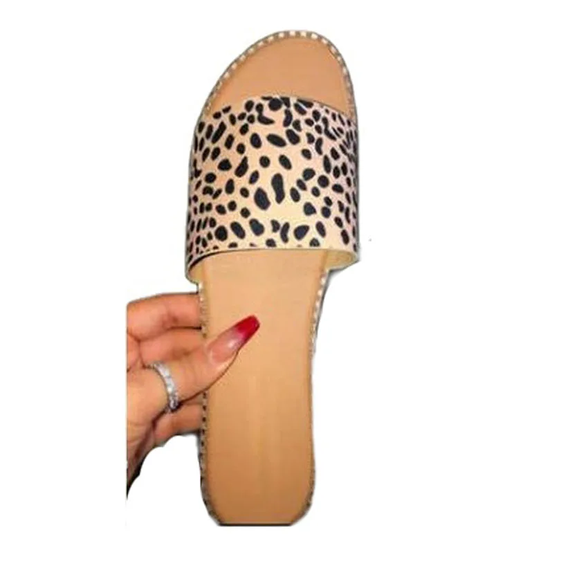 Women Fashion Wild Beach Shoes Non-slip Outdoor Slippers Sandals Flat Bottom Ladies Slippers, As shown in figure
Women Fashion Wild Beach Shoes Non-slip Outdoor Slippers Sandals Flat Bottom Ladies Slippers, As shown in figure