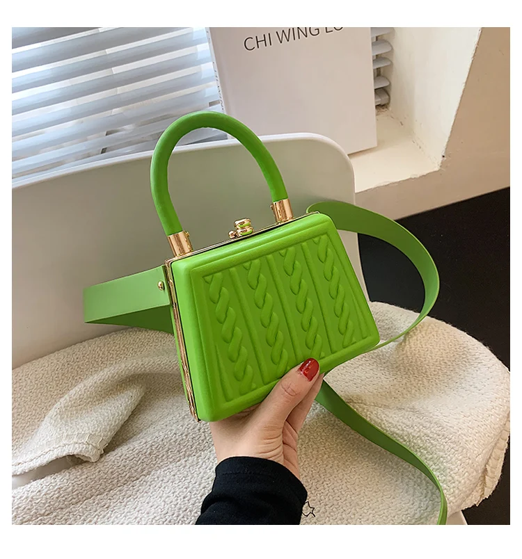 Drop shipping Twill embroidery thread ladies dinner bag new style clutch shoulder bag women hanbags, Multicolor
Drop shipping Twill embroidery thread ladies dinner bag new style clutch shoulder bag women hanbags, Multicolor