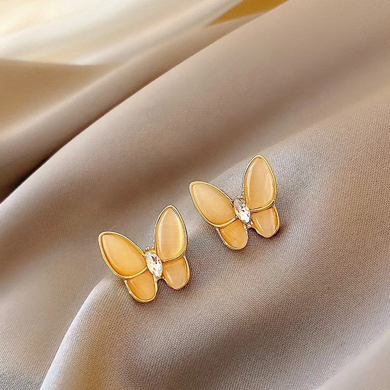 Wholesale Fashion Bohemian vintage gold plated earrings butterfly earrings Pearl huggies earrings women jewelry, Yellow
Wholesale Fashion Bohemian vintage gold plated earrings butterfly earrings Pearl huggies earrings women jewelry, Yellow