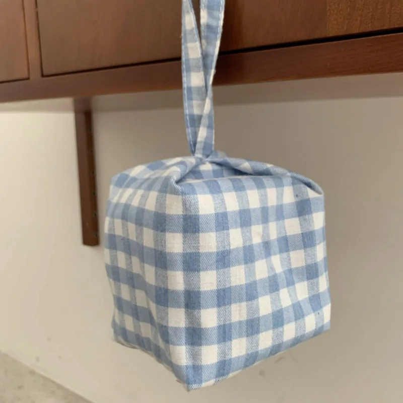 Wholesale Mini Lattice Blue Portable Coin Purse Lipstick Cosmetic Bag Custom Makeup Bag Cosmetic Case
Wholesale Mini Lattice Blue Portable Coin Purse Lipstick Cosmetic Bag Custom Makeup Bag Cosmetic Case