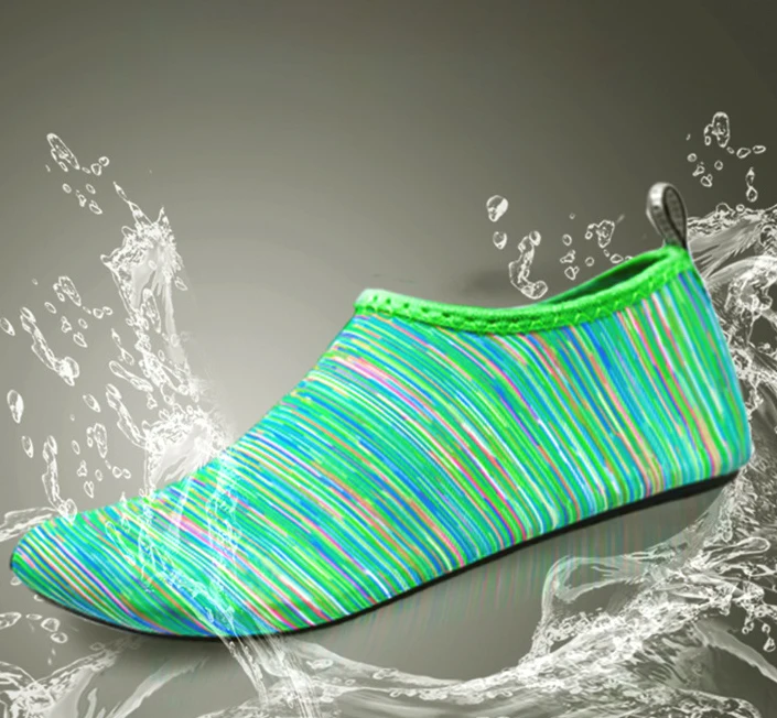 Beach quick-drying socks swimming shoes snorkeling socks, diving shoes outdoor diving socks, Camouflage blue, camouflage red, purple lines, green lines, blue lines
Beach quick-drying socks swimming shoes snorkeling socks, diving shoes outdoor diving socks, Camouflage blue, camouflage red, purple lines, green lines, blue lines