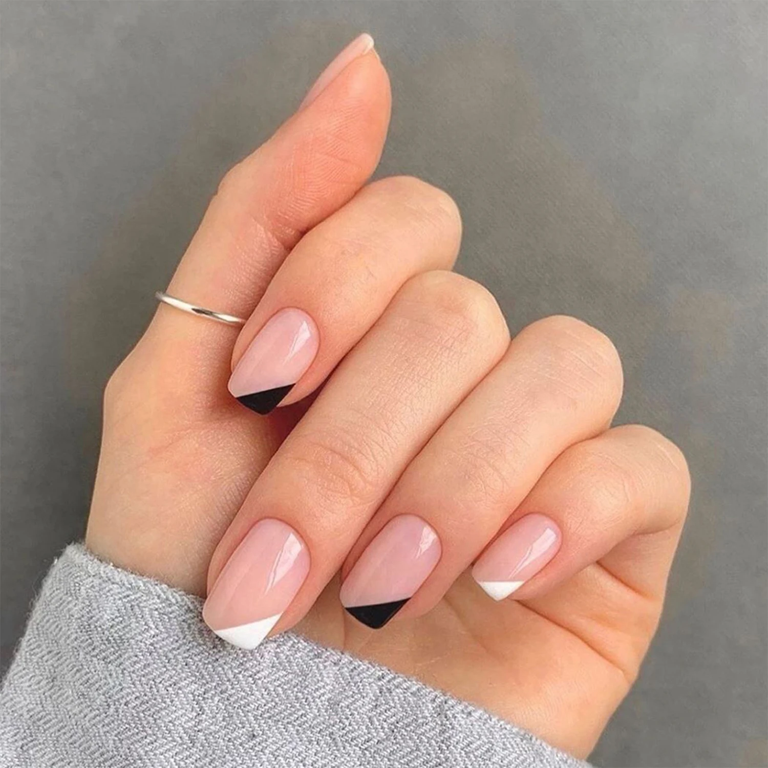 Fashion Detachable False Nails Black/White Square Wearable DIY Artificial Nails Full Cover Press On Nail Tips Whosale Vendor
Fashion Detachable False Nails Black/White Square Wearable DIY Artificial Nails Full Cover Press On Nail Tips Whosale Vendor