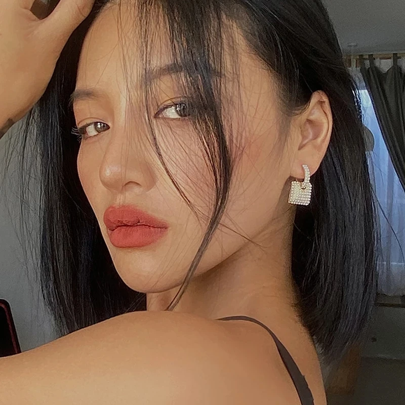 Luxury Accessories Small Pearl Geometric Square Pendant Earrings S925 Post Silver Full Pearl Earring For Party
Luxury Accessories Small Pearl Geometric Square Pendant Earrings S925 Post Silver Full Pearl Earring For Party