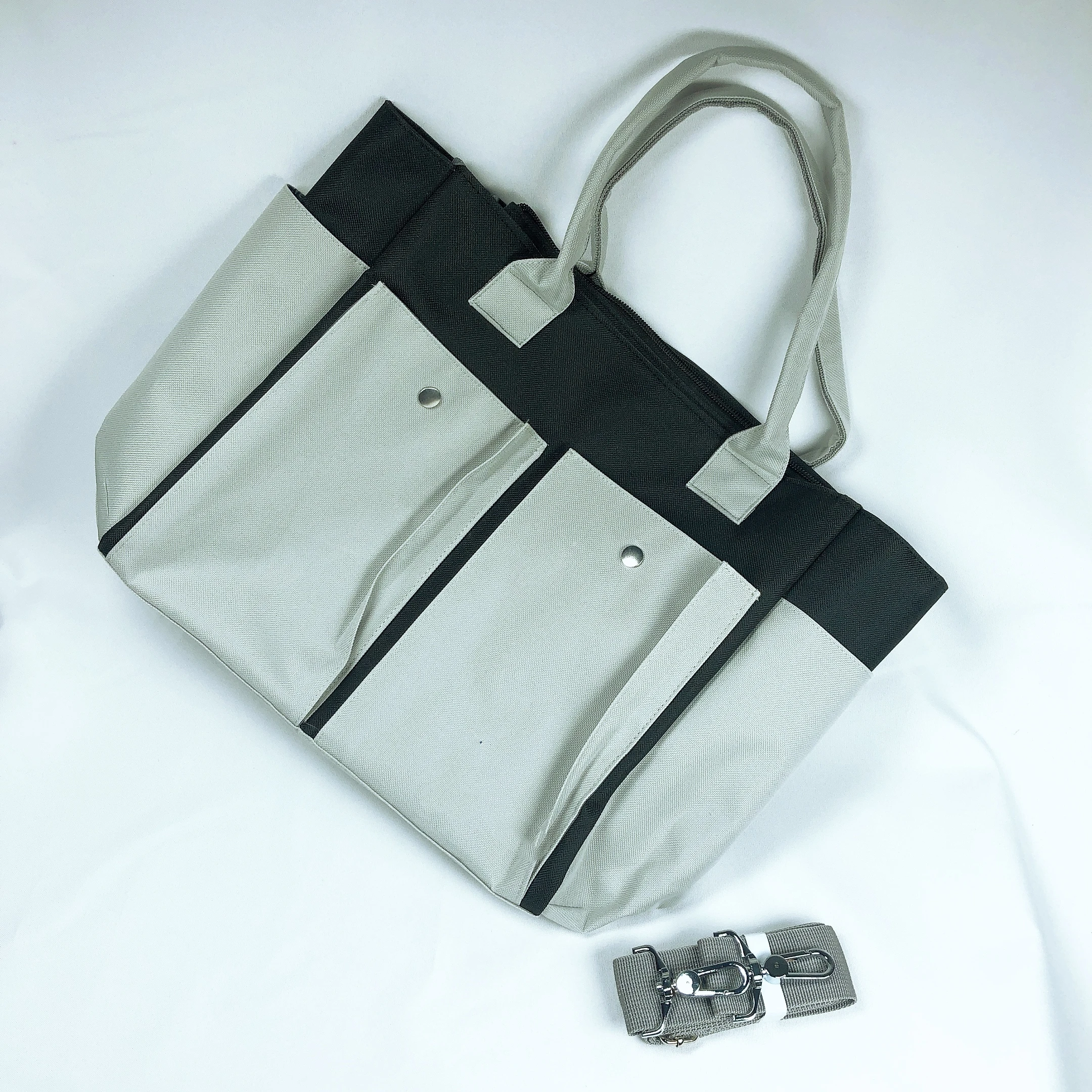 2020 New fashionable Diaper bag waterproof 600D oxford cloth bag custom logo Diaper baby bag
2020 New fashionable Diaper bag waterproof 600D oxford cloth bag custom logo Diaper baby bag