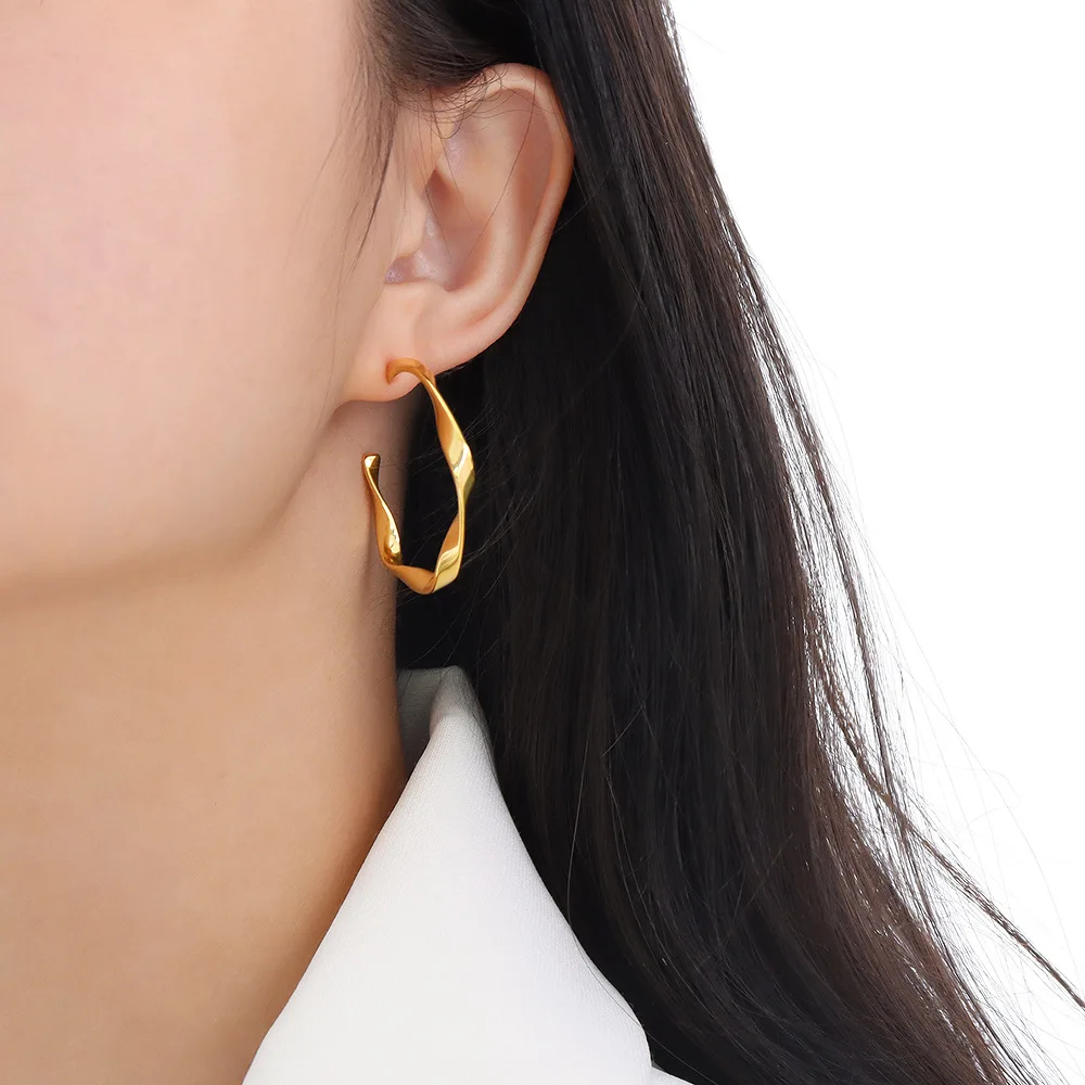 Minimalist Retro 18K Gold Plated Stainless Steel Jewelry C Shapped Large Thick Twisted Rope Hoop Earrings
Minimalist Retro 18K Gold Plated Stainless Steel Jewelry C Shapped Large Thick Twisted Rope Hoop Earrings