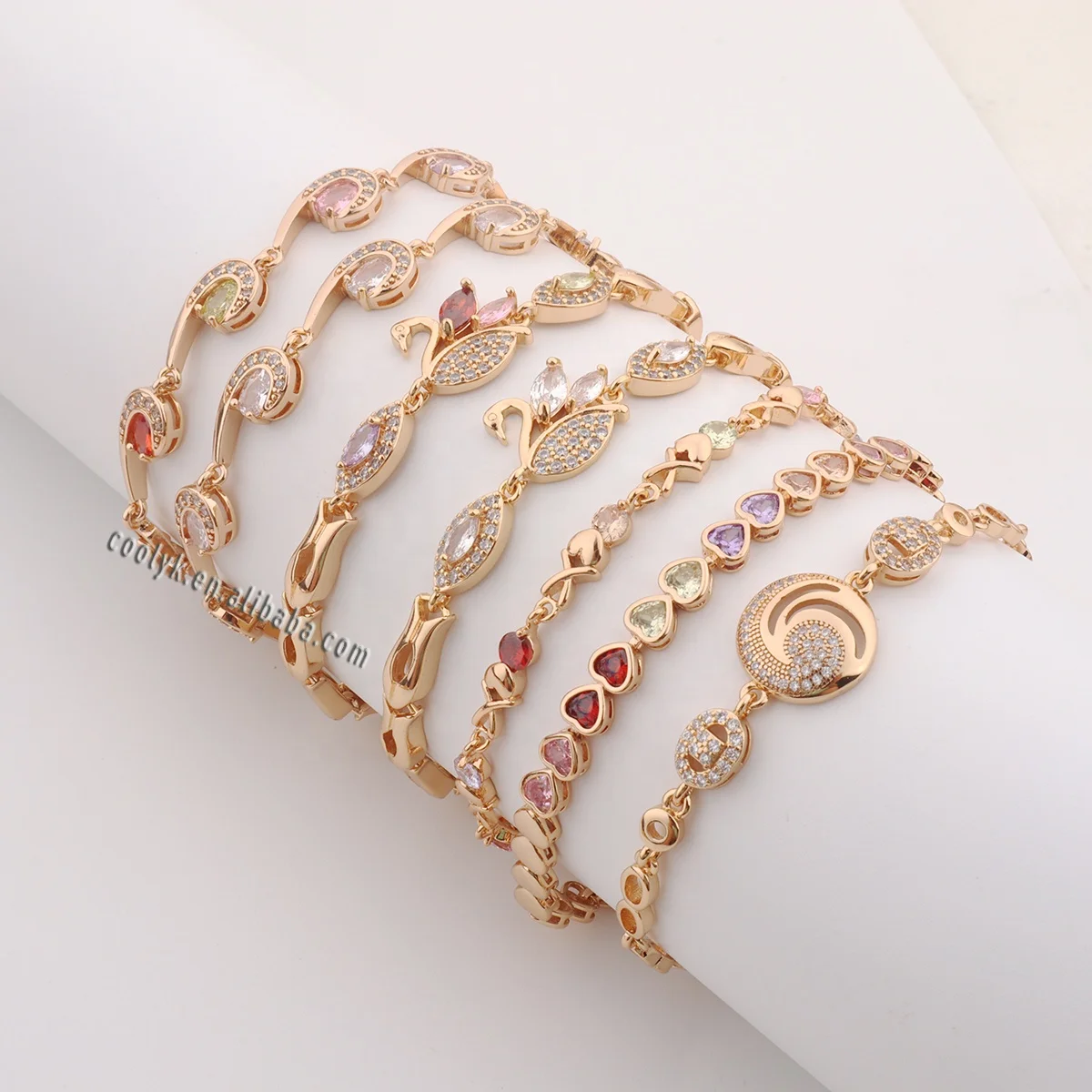 Crystal CZ Hand Link Chain Bracelets 18k Gold Plated Chain Twisted Design Bangle Braslet Gold Jewelry Bracelet for Women
Crystal CZ Hand Link Chain Bracelets 18k Gold Plated Chain Twisted Design Bangle Braslet Gold Jewelry Bracelet for Women