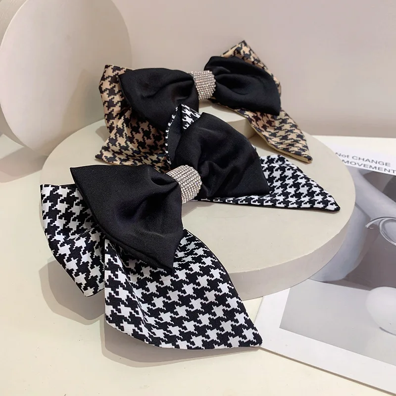 Vintage Fashion Hair Accessories Black White Stitching Double Bow Diamond Hair Clip, 2 colors
Vintage Fashion Hair Accessories Black White Stitching Double Bow Diamond Hair Clip, 2 colors