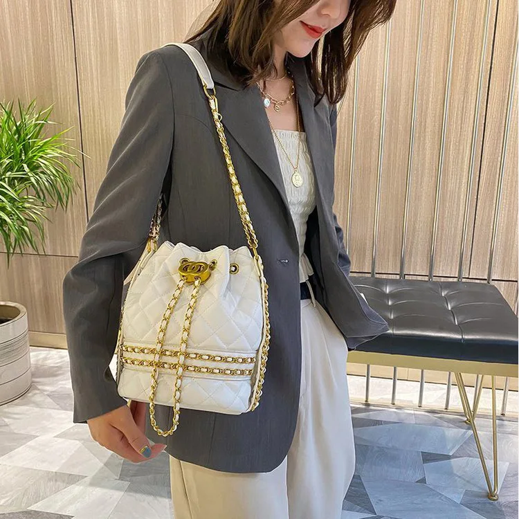 Factory wholesale designer handbags famous brands quilted women OEM PU chain bucket bag, Black/white
Factory wholesale designer handbags famous brands quilted women OEM PU chain bucket bag, Black/white