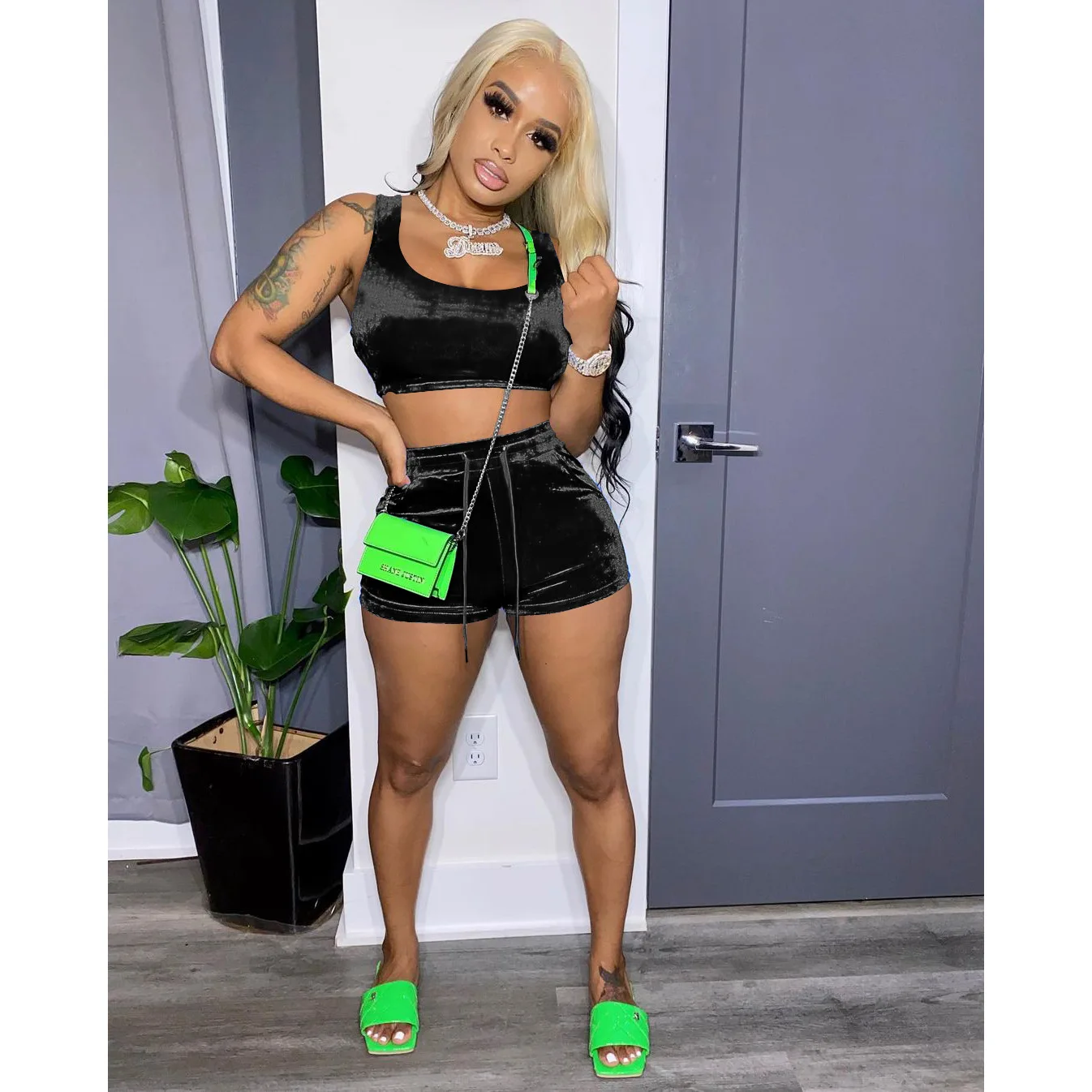 W8194 Hot sell velvet summer two piece set women clothing sleeveless womens 2 piece outfit crop top plus size 2 piece short set
W8194 Hot sell velvet summer two piece set women clothing sleeveless womens 2 piece outfit crop top plus size 2 piece short set