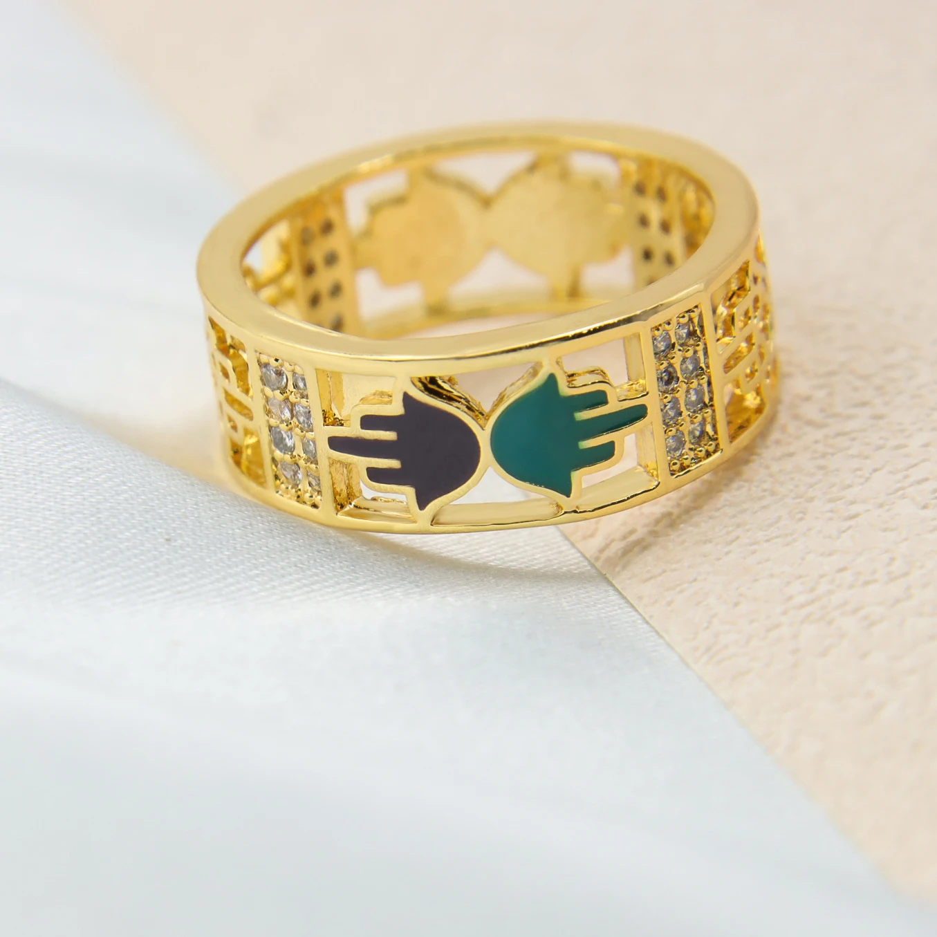 Jewelry Imported from China Simple Hollow Ring Female Palm Hand Ring 18k Real Gold Ring
Jewelry Imported from China Simple Hollow Ring Female Palm Hand Ring 18k Real Gold Ring