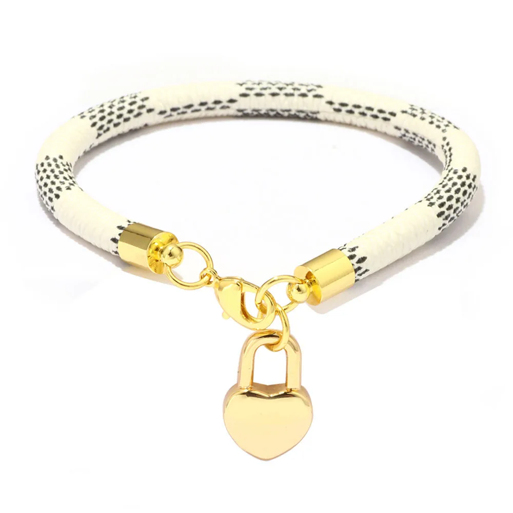 New Fashion Leather Bracelet Simple All-Match OL Lady Bracelet For Women Female New Hand Cuff Bag Love Pendant Bracelet Jewelry
New Fashion Leather Bracelet Simple All-Match OL Lady Bracelet For Women Female New Hand Cuff Bag Love Pendant Bracelet Jewelry