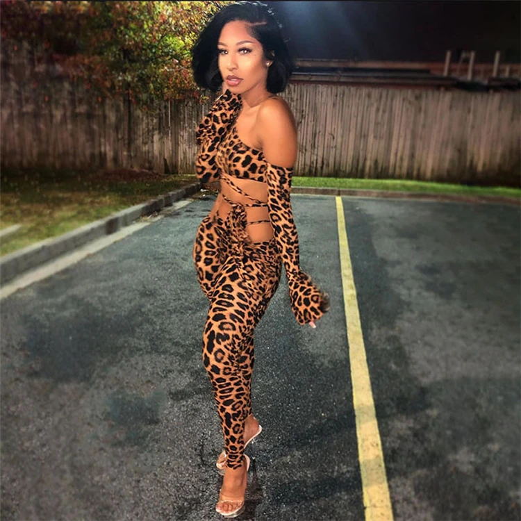 D0656- new trendy leopard off shoulder bandage crop top hollow out two piece pants set 2021 fashion, Picture
D0656- new trendy leopard off shoulder bandage crop top hollow out two piece pants set 2021 fashion, Picture