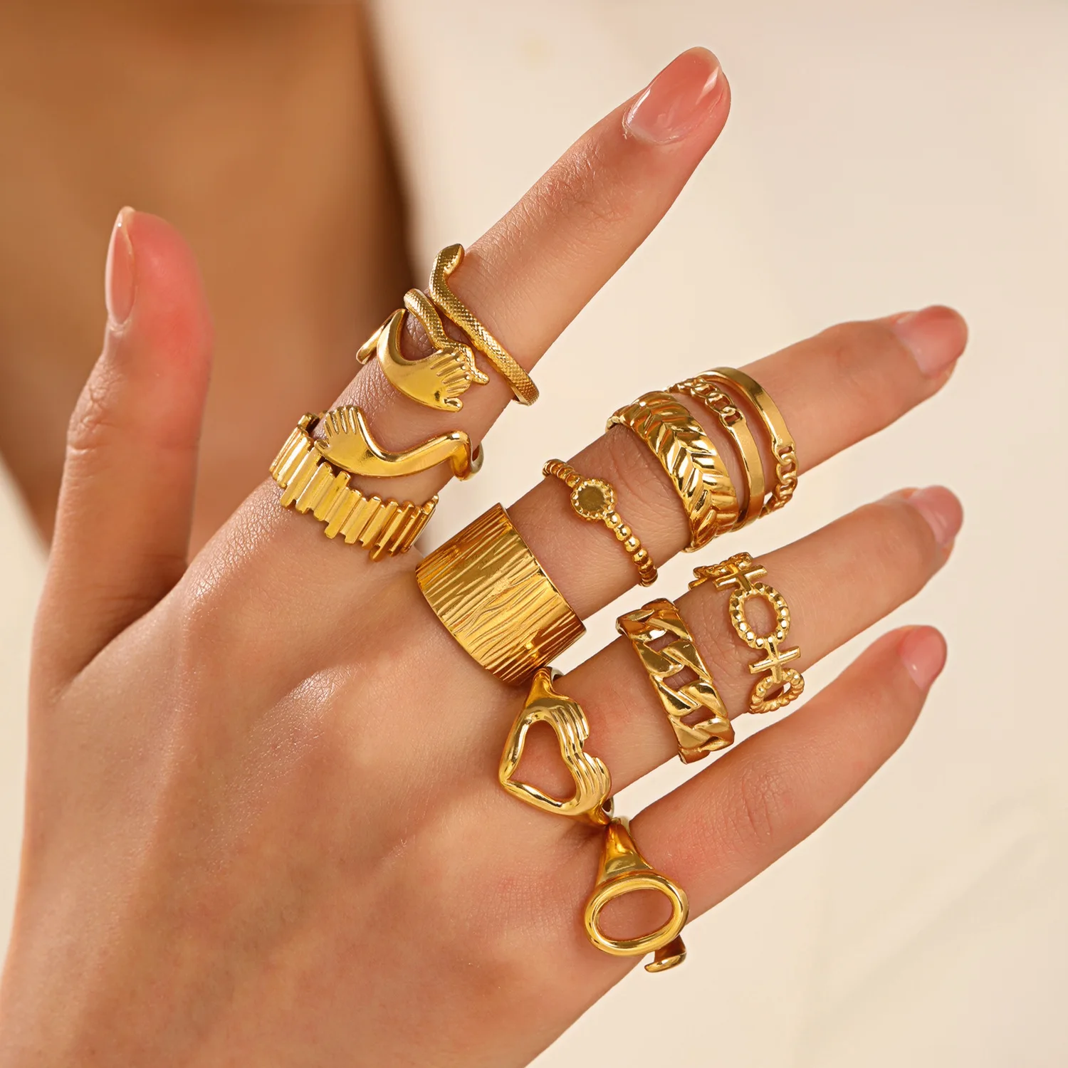 G2130 Ins Fashion Gold Finger Rings Jewelry Dainty Titanium Steel Anillos Mujer Women 18K Gold Plated Stainless Steel Ring
G2130 Ins Fashion Gold Finger Rings Jewelry Dainty Titanium Steel Anillos Mujer Women 18K Gold Plated Stainless Steel Ring