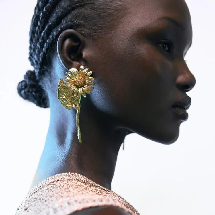 Summer Latest Design Za Vintage gold plated Small Daisy flower drop Earrings for new fashion Woman girls jewelry wholesale
Summer Latest Design Za Vintage gold plated Small Daisy flower drop Earrings for new fashion Woman girls jewelry wholesale