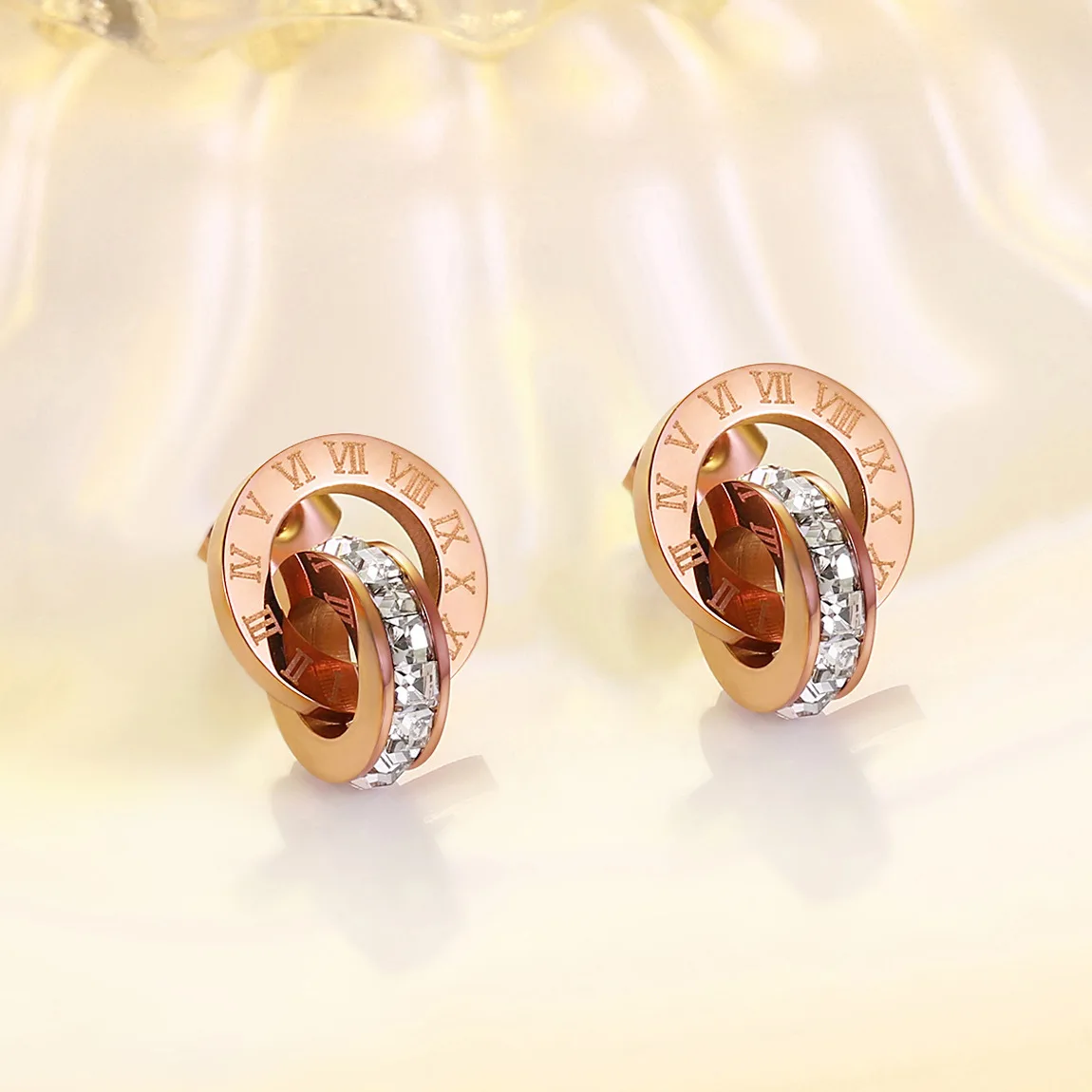 custom Trendy Double Ring Interlocked Roman Numeral Stainless Steel Earrings Solid CZ Rose Gold Plated Stud Earrings For Girls
custom Trendy Double Ring Interlocked Roman Numeral Stainless Steel Earrings Solid CZ Rose Gold Plated Stud Earrings For Girls
