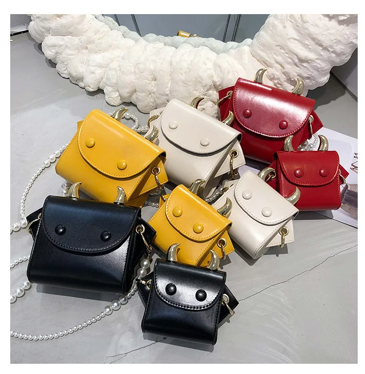 2021 stylish pearl chains crossbody purse elegant women shoulder bags for girls cute ox horn pattern bag, Customizable
2021 stylish pearl chains crossbody purse elegant women shoulder bags for girls cute ox horn pattern bag, Customizable
