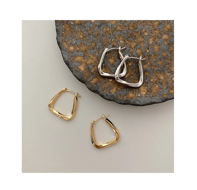 free shipping Hot Sell Moon Shaped Stainless Steel Metal 18K Gold Plated Hoop Earrings For Women
free shipping Hot Sell Moon Shaped Stainless Steel Metal 18K Gold Plated Hoop Earrings For Women