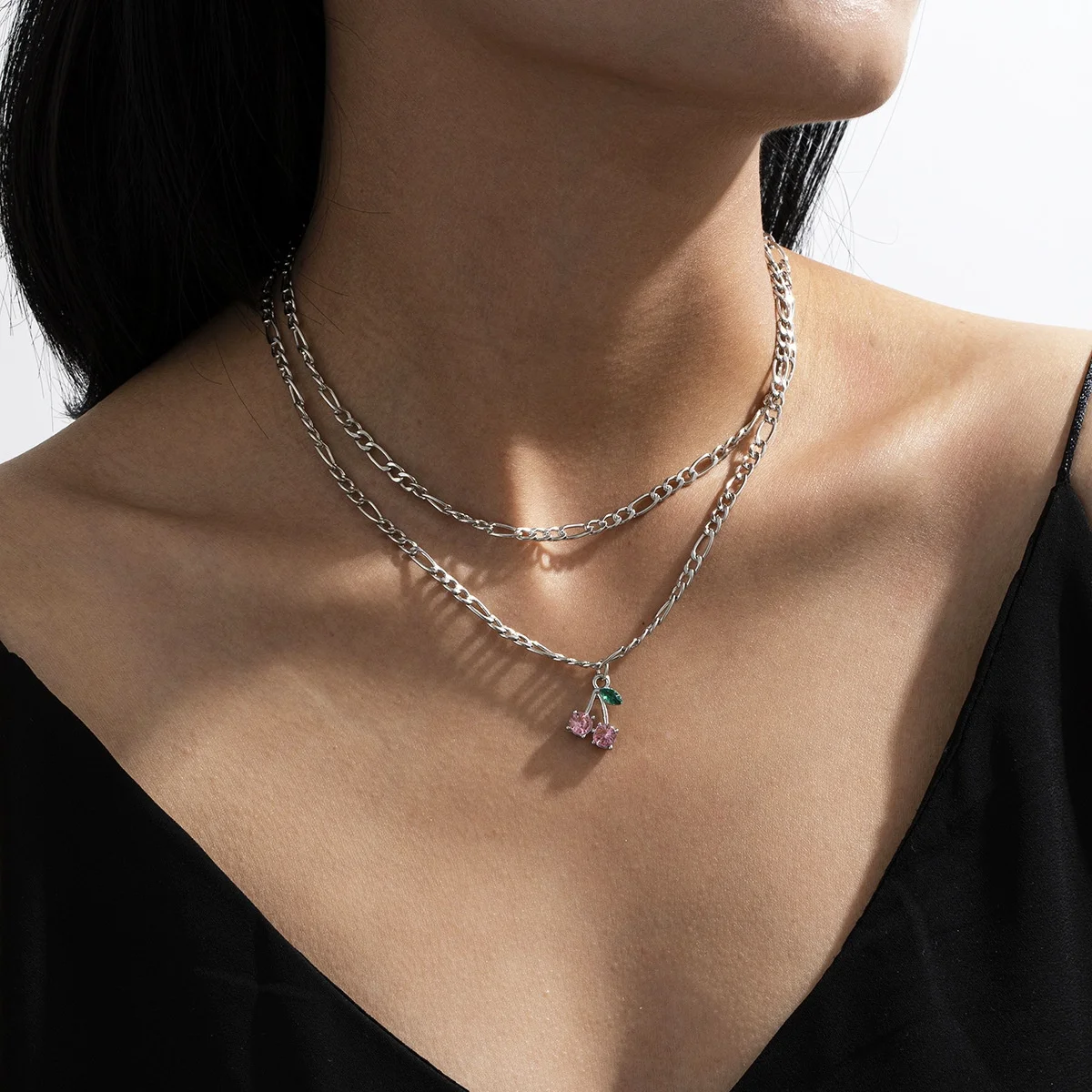 Vintage Double Layer Crystal Cherry Pendant Necklace Women Punk Thick Chains Geometric Clavicle Necklace Gift Jewelry, Customized color
Vintage Double Layer Crystal Cherry Pendant Necklace Women Punk Thick Chains Geometric Clavicle Necklace Gift Jewelry, Customized color