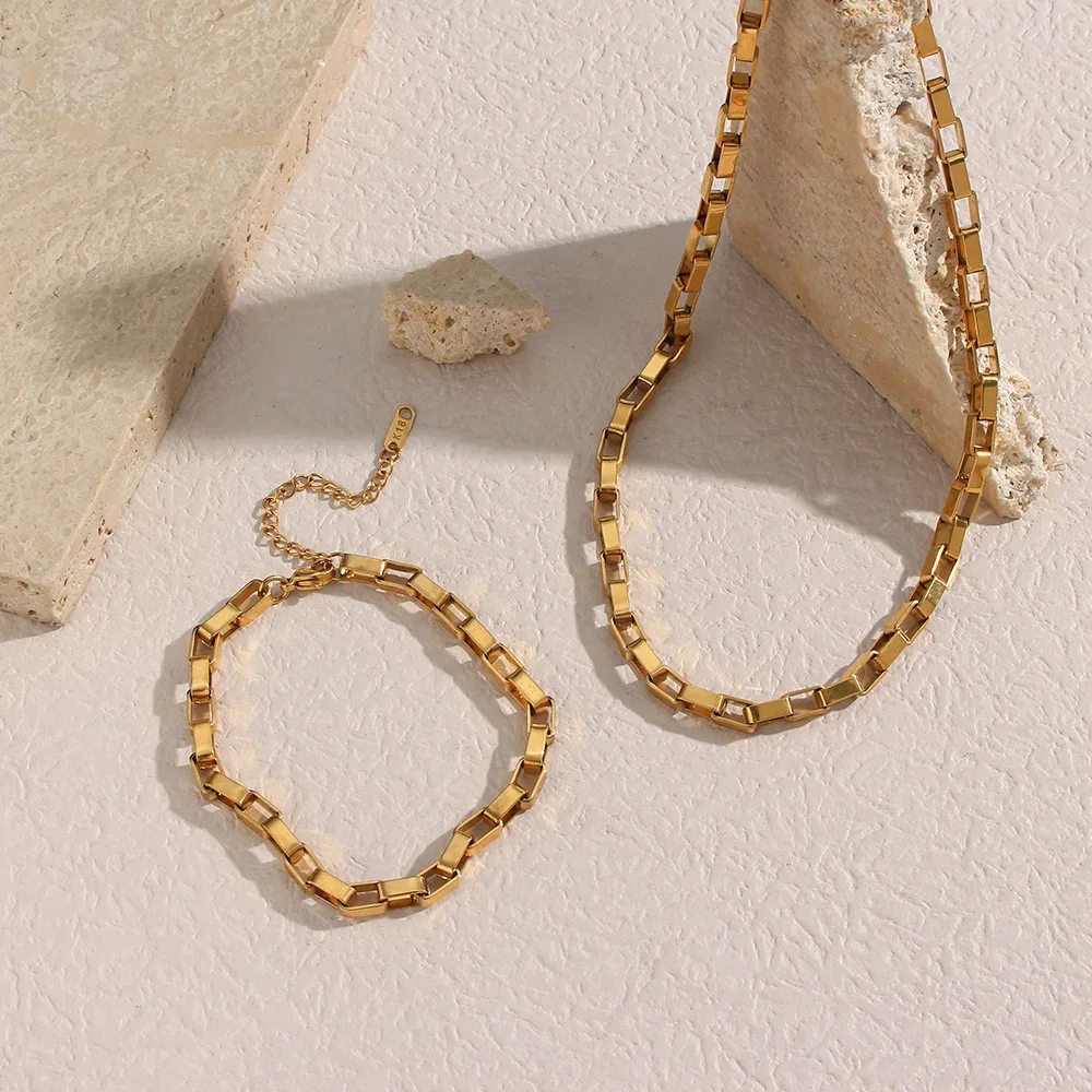 Fashion Stainless Steel Gold Plated Rectangle Box Necklace Bracelet Plaid Chain Set Ladies Simple Jewelry
Fashion Stainless Steel Gold Plated Rectangle Box Necklace Bracelet Plaid Chain Set Ladies Simple Jewelry