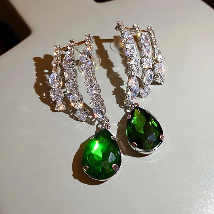 High-end diamond earrings French net red 2021 new trendy luxury earrings designers Emerald green dangle Zircon earrings women, Many colors fyi
High-end diamond earrings French net red 2021 new trendy luxury earrings designers Emerald green dangle Zircon earrings women, Many colors fyi