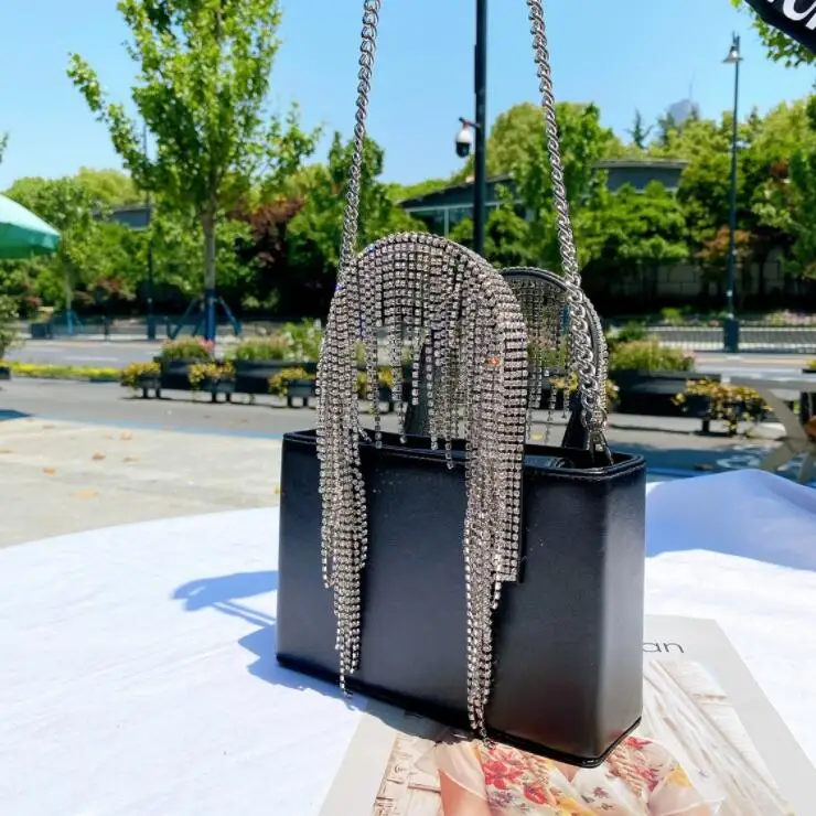 Wholesale Summer Women Purses European and American Fashion Lady Shoulder Bag Diamond Evening Bags, Black
Wholesale Summer Women Purses European and American Fashion Lady Shoulder Bag Diamond Evening Bags, Black