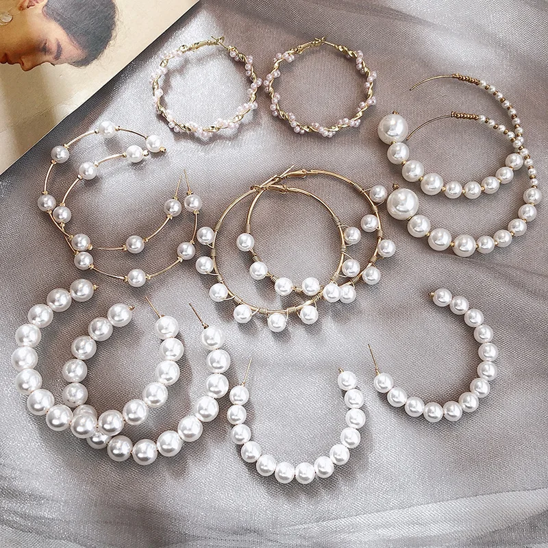 Hot Selling Korean Fashion Gold Filled C Shaped Pearl Earrings Women Simple Temperament Half Circle Pearl Hoop Earrings
Hot Selling Korean Fashion Gold Filled C Shaped Pearl Earrings Women Simple Temperament Half Circle Pearl Hoop Earrings