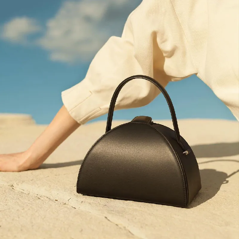 2019 new small crowd Pandora magic box semi-circle bag retro geometry handbag shoulder Messenger bag
2019 new small crowd Pandora magic box semi-circle bag retro geometry handbag shoulder Messenger bag