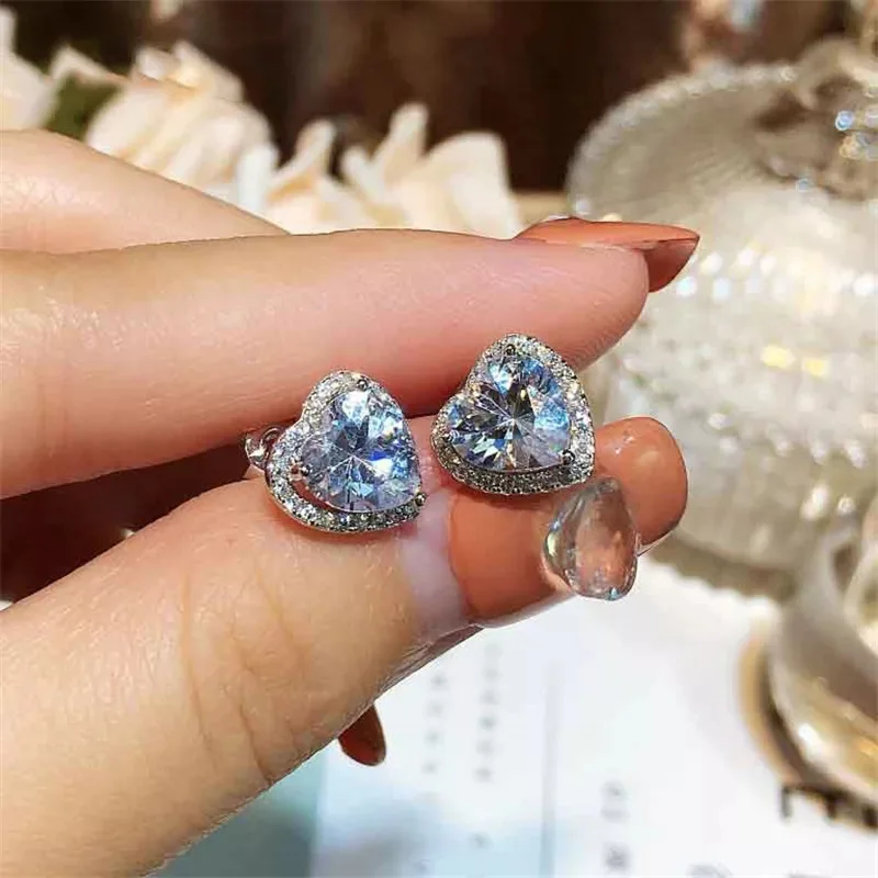 European Delicate Cute Heart Stud Earrings White Gold Filled Brilliant Austrian Crystal Zircon Stud Earrings for Wedding Bride
European Delicate Cute Heart Stud Earrings White Gold Filled Brilliant Austrian Crystal Zircon Stud Earrings for Wedding Bride