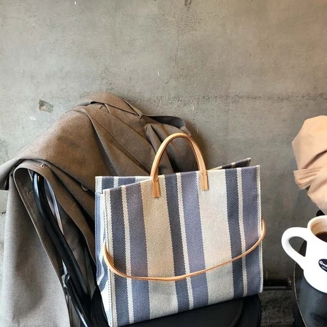 OEM Custom Canvas Handbag Large Capacity Fashion Color Striped Big Bag White Collar Shoulder Bag, Black, blue, khaki 
OEM Custom Canvas Handbag Large Capacity Fashion Color Striped Big Bag White Collar Shoulder Bag, Black, blue, khaki