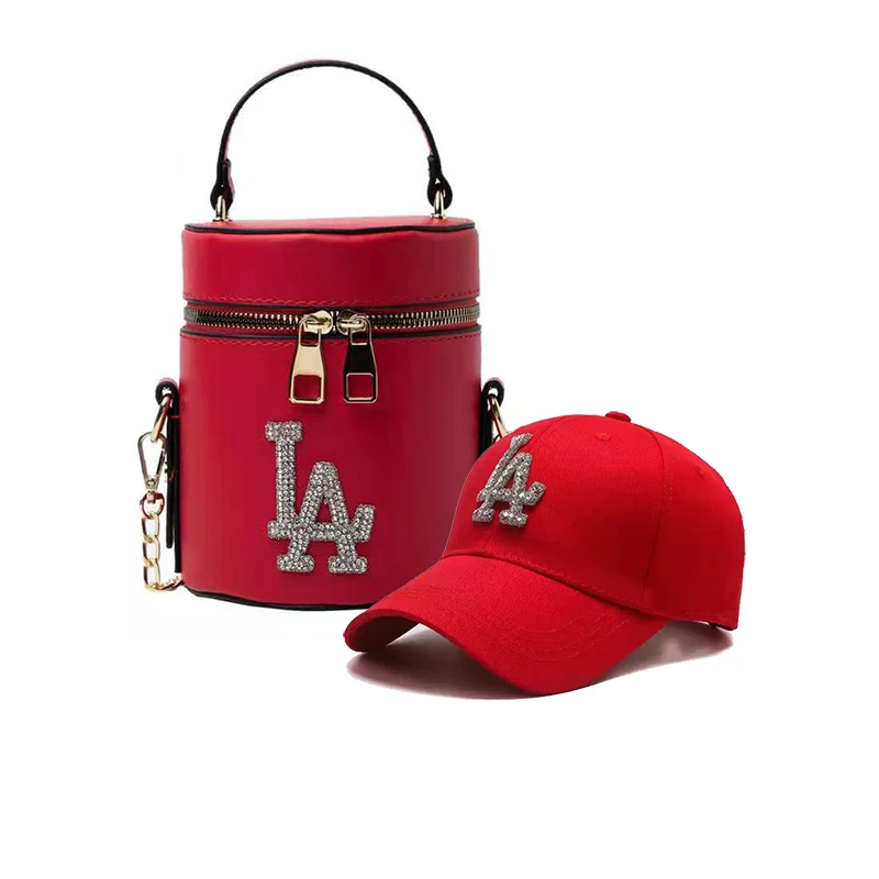 2021 New arrival diamond bucket handbags brick pu leather fashion purse and diamond logo hat famous brand sets
2021 New arrival diamond bucket handbags brick pu leather fashion purse and diamond logo hat famous brand sets