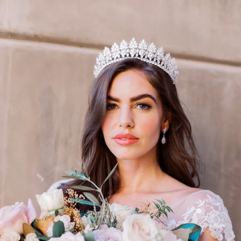New wedding hair accessories headdress elegant zirconia crystal tiara bride crown high quality jewelry luxury crown
New wedding hair accessories headdress elegant zirconia crystal tiara bride crown high quality jewelry luxury crown