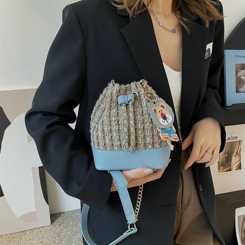 Autumn and winter new tweed woven bucket bag xiaoxiangfeng metal chain drawstring Single Shoulder Messenger Bag, Photo
Autumn and winter new tweed woven bucket bag xiaoxiangfeng metal chain drawstring Single Shoulder Messenger Bag, Photo