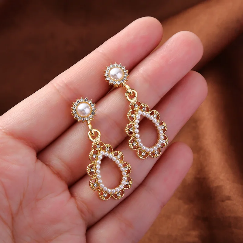Retro temperament baroque metal lace drop pearl earrings
Retro temperament baroque metal lace drop pearl earrings