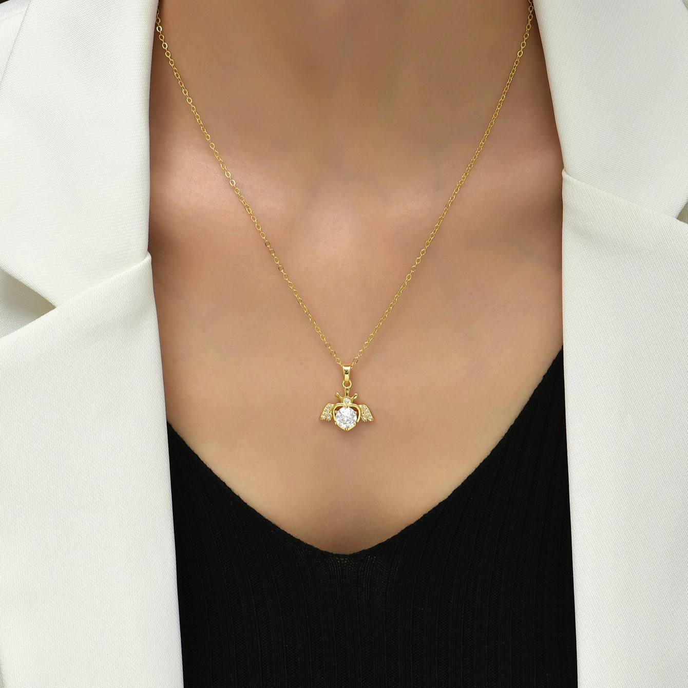 New fashion beautiful crown love wings pendant necklace lady cute charming jewelry
New fashion beautiful crown love wings pendant necklace lady cute charming jewelry