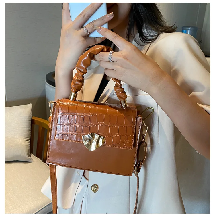 2021 New Trendy Portable Messenger Small Square Bag Woman Shoulder Leather Handbags Lady
2021 New Trendy Portable Messenger Small Square Bag Woman Shoulder Leather Handbags Lady