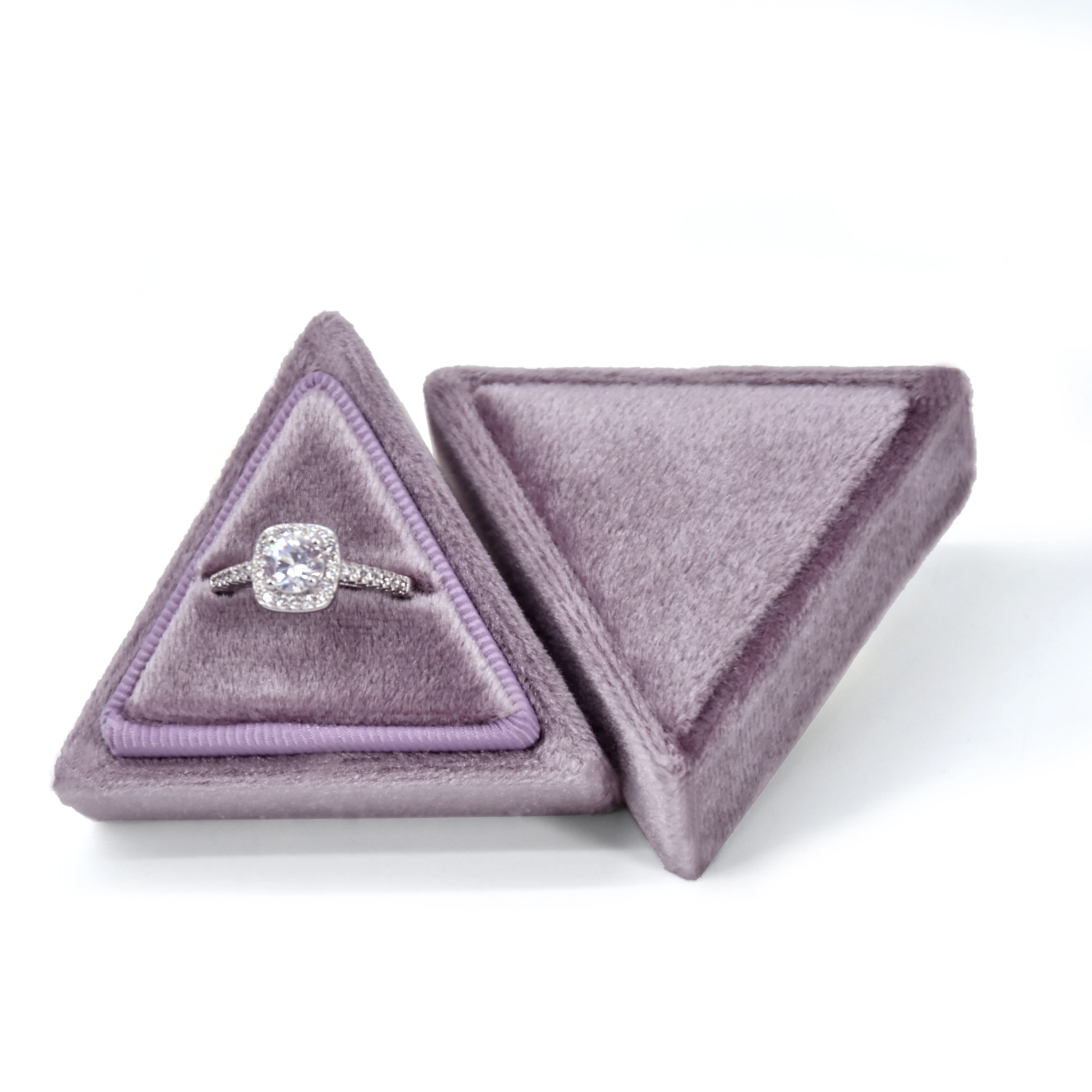 Wholesale wedding velvet ring box high quality luxury gift jewelry box triangle ring box, Support velvet color card customization
Wholesale wedding velvet ring box high quality luxury gift jewelry box triangle ring box, Support velvet color card customization